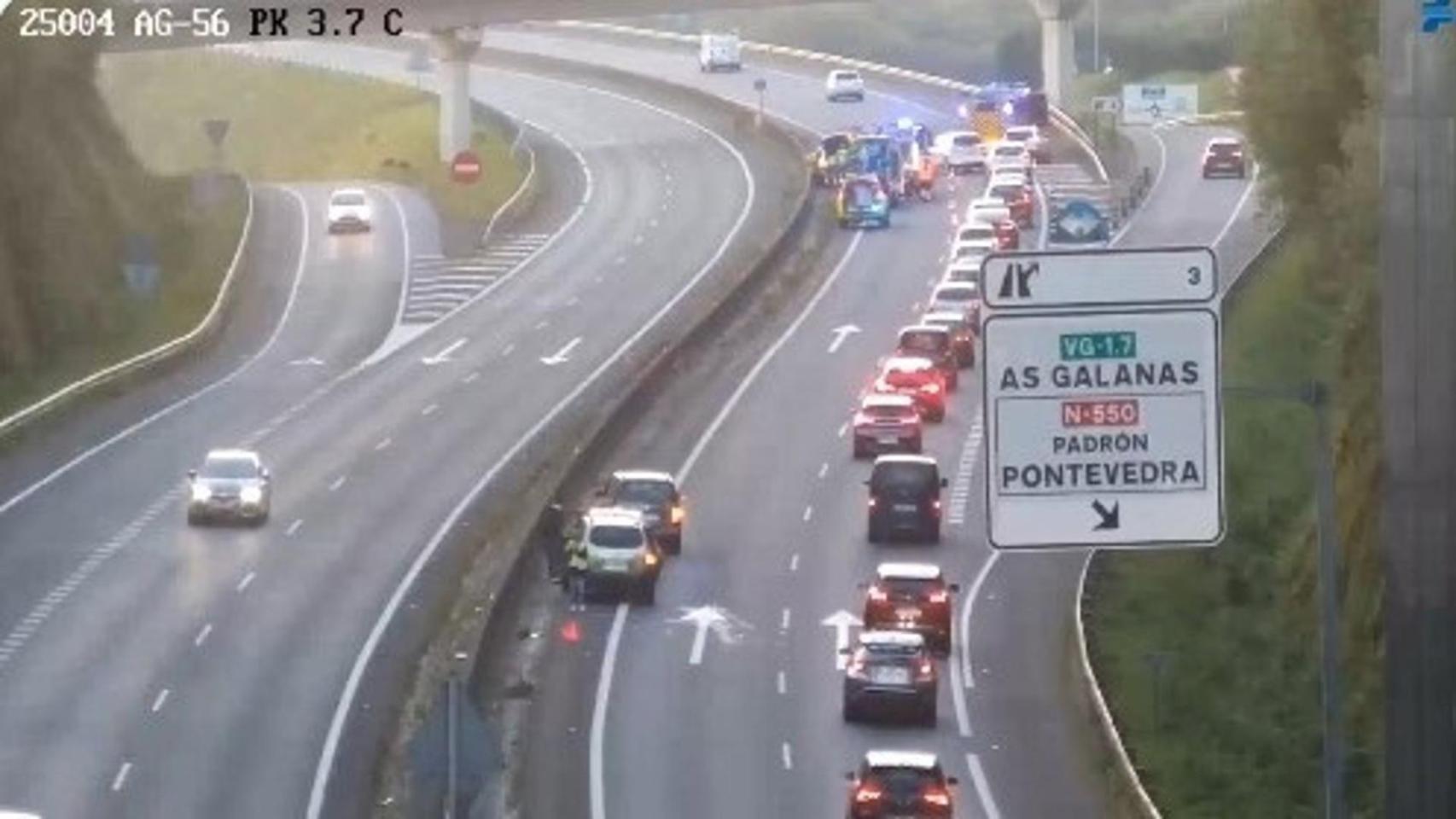 Retenciones en la AG-56 en Santiago de Compostela.