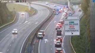Retenciones en la AG-56 en Santiago de Compostela.