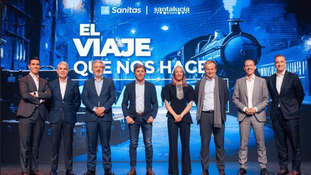 De izquierda a derecha: Fernando Calvín (director de Negocio Presencial de Santalucía), Julio Marcos (director de Acuerdos de Distribución de Sanitas Seguros), Javier Ibáñez (director general de Sanitas Seguros), Pedro Delgado (ex ciclista profesional y miembro del Equipo Sanitas), Esperanza Salas (directora de Alianzas de Sanitas Seguros), Dominique Uzel (director general de Negocio de Santalucía), doctor César Morcillo (director médico de Sanitas y Bupa Europa & LatinAmerica), y Javier Campos (director de Negocio Digital, Directo y Alianzas de Santalucía).