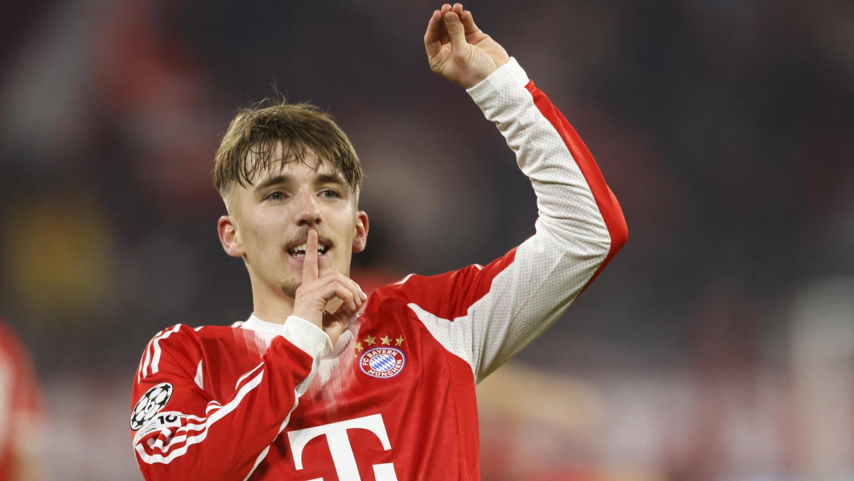 Lennart Karl durante un partido con el Bayern Múnich.