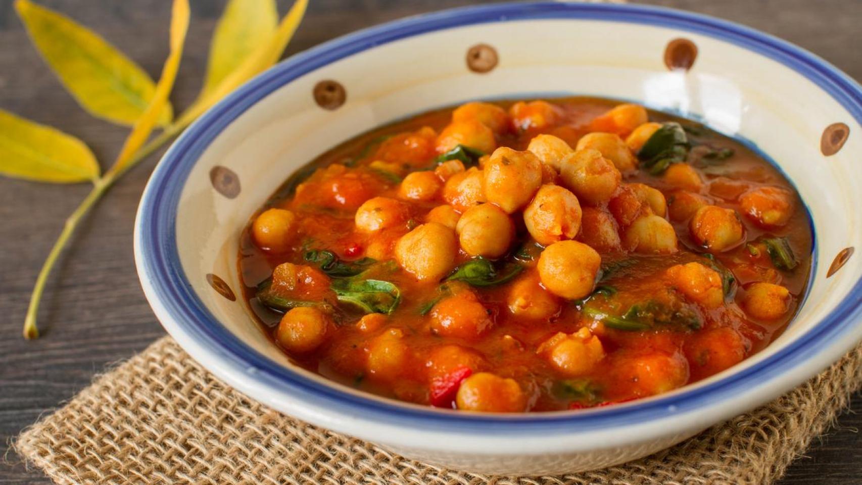 Plato de garbanzos.