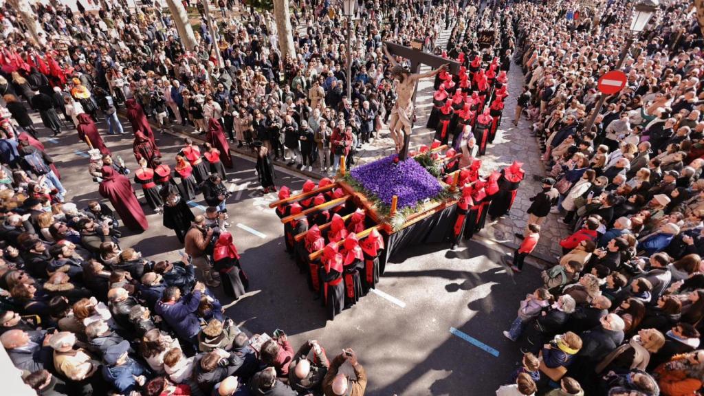 Lleno total para ver una procesión de la Semana Santa de Valladolid