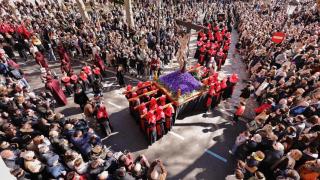 Lleno total para ver una procesión de la Semana Santa de Valladolid