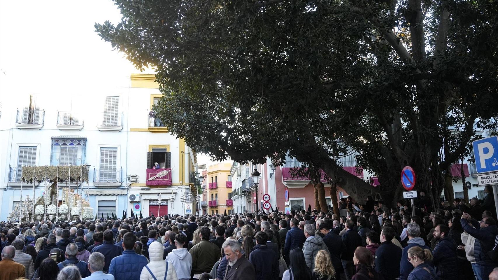 Imágenes de los pasos de la Hermandad de Esperanza de Triana.