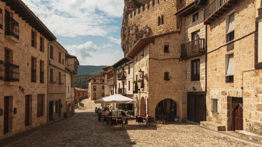 Calle en Frías, Burgos.