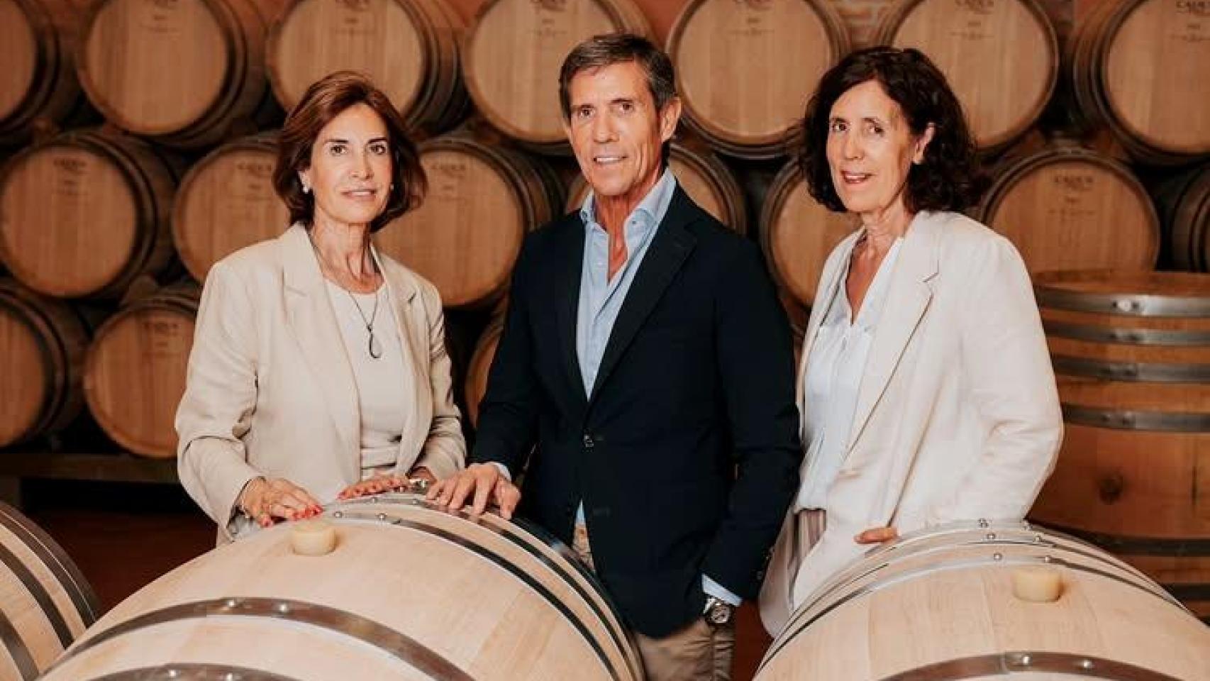 Javier Moro, presidente de Bodegas Emilio Moro, junto a sus hermanas, Rubi Moro y Fabiola Moro.