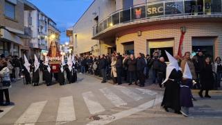 Francisca Muñoz, junto a Santos Cerdán, en la esquina derecha de foto asiste a la procesión.