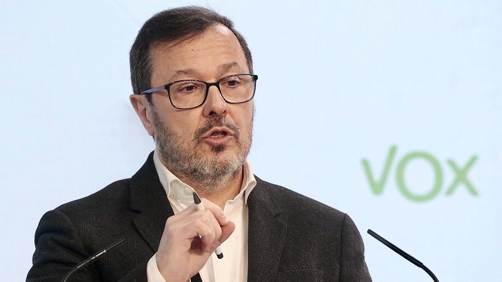 El portavoz de VOX , José Antonio Fúster, durante la comparecencia en rueda de presa