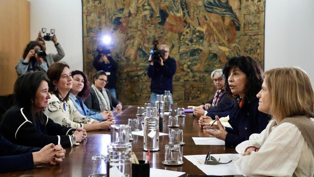 La ministra de Igualdad, Ana Redondo, se reúne con el Colectivo Semana Santa Inclusiva de Sagunto, a 26 de marzo de 2026, en Valencia, Comunidad Valenciana (España).