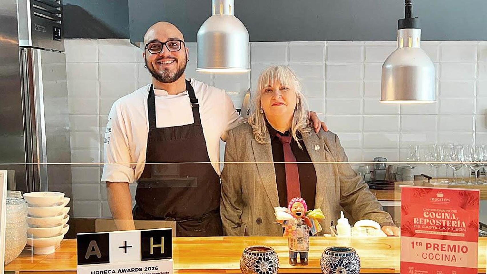 Carlos Prieto y Rosa López, propietarios de La Barra del Indiano.