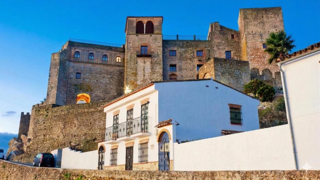 El pueblo medieval declarado Conjunto-Histórico con un castillo del siglo XIII