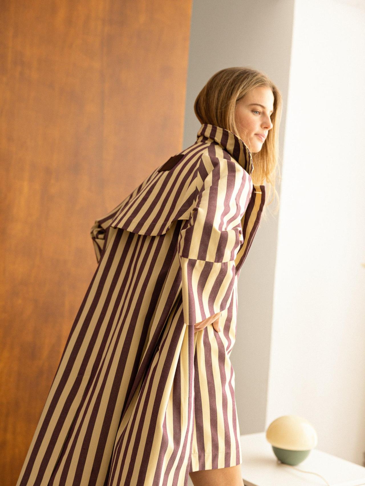 Modelo Florina Trench de marÁvic.