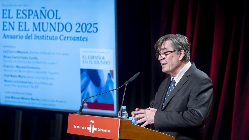 El director del Instituto Cervantes, Luis García Montero, durante la presentación del Anuario del Instituto Cervantes 'El español en el mundo 2025'. Foto: Alberto Ortega / Europa Press