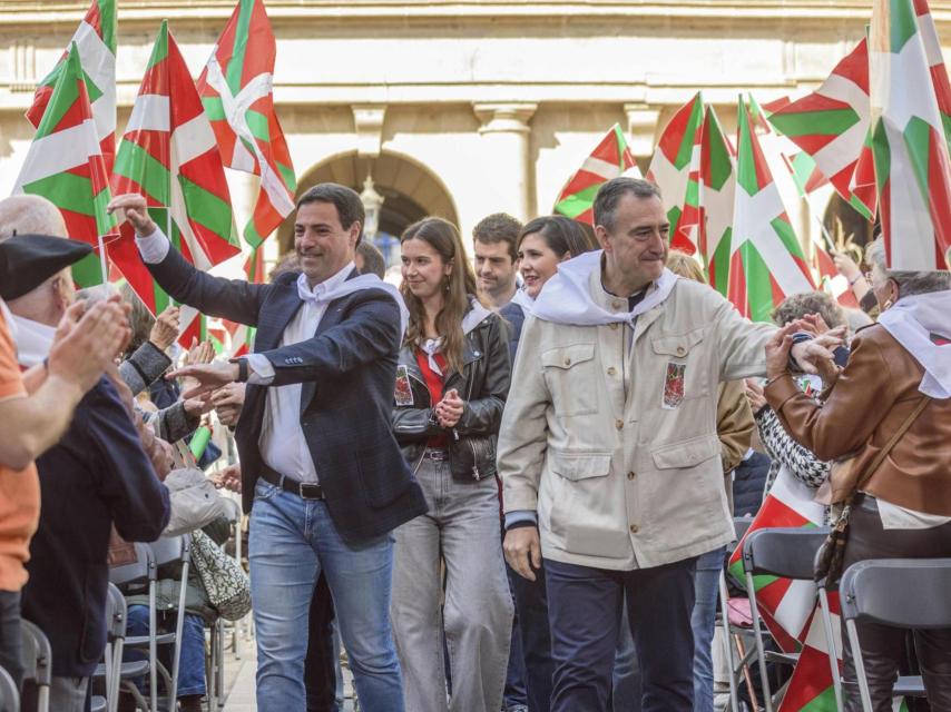 Leader Imanol Pradales and PNV President Aitor Esteban attended the Aberri Eguna (Vasca Homeland Day) celebration.