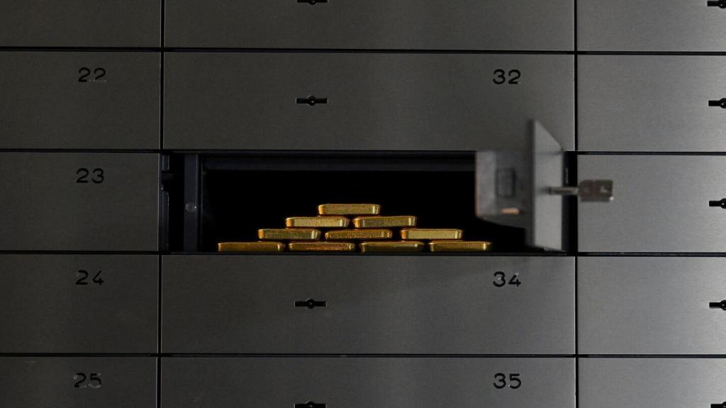 Lingotes de oro de distintos valores se almacenan en una caja fuerte en Múnich, Alemania.