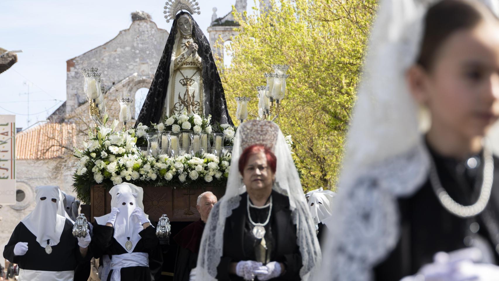 Procesión del Domingo de Resurrección en Cuéllar (Segovia) durante la Semana Santa 2026