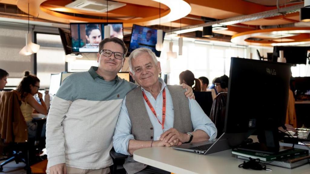 Luis Escurra de Alburquerque junto a Paolo Fava, jefe de la sección Mundo en EL ESPAÑOL.