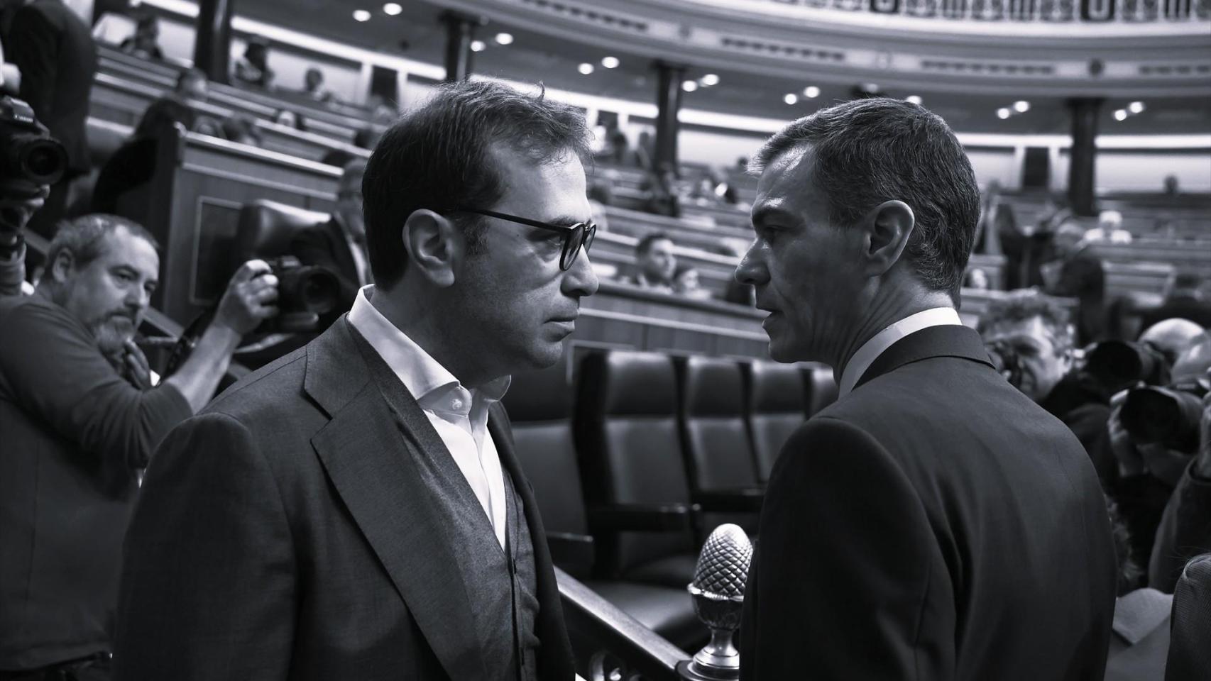 Carlos Cuerpo y Pedro Sánchez, en el Congreso.