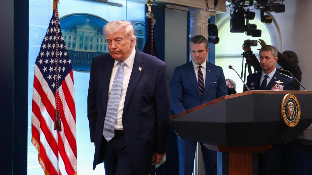 El presidente estadounidense Trump este lunes durante su rueda de prensa en la sala de prensa de la Casa Blanca.