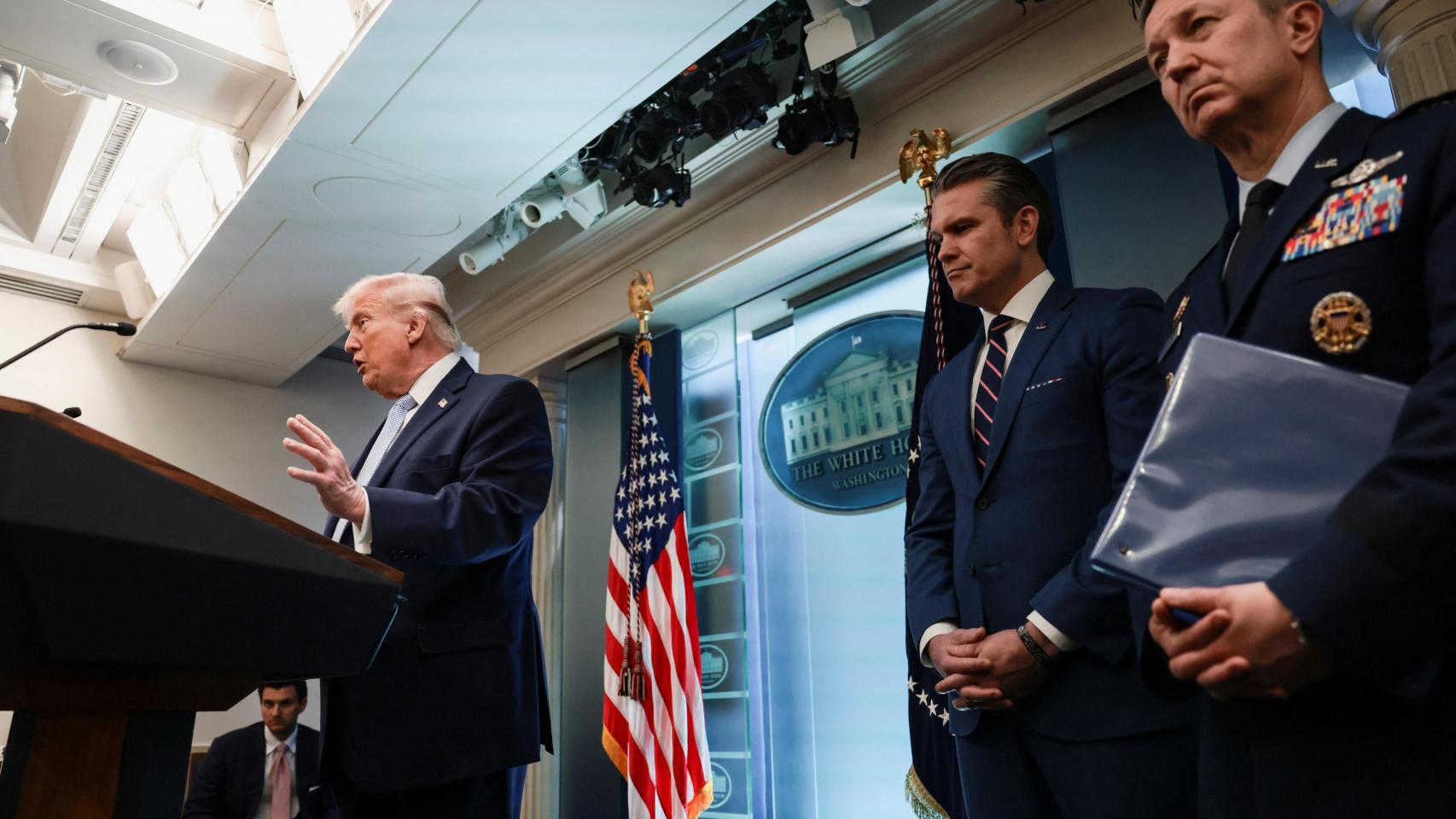 Guerra de Irán, última hora en directo | Trump, tras el no de Irán a un alto el fuego: "Puede ser derrotado en una sola noche, podría ser este mismo martes"