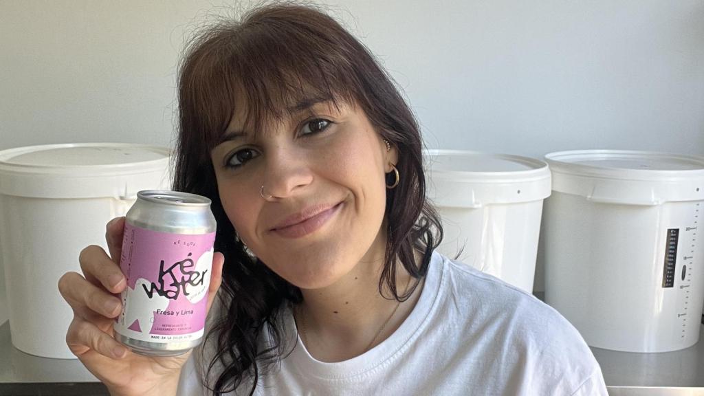Carla Bernabeu con una de sus Ké Water.