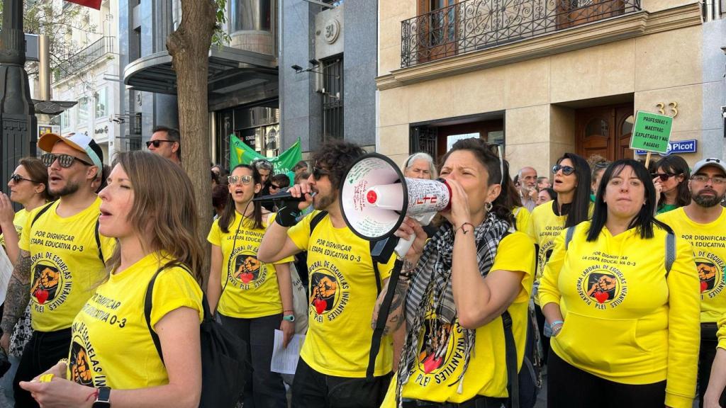 Educadores infantiles manifestándose, imagen de archivo