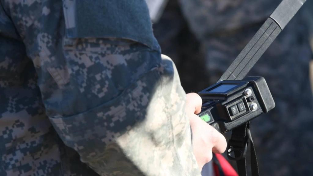 Un soldado estadounidense con un dispositivo CSEL.