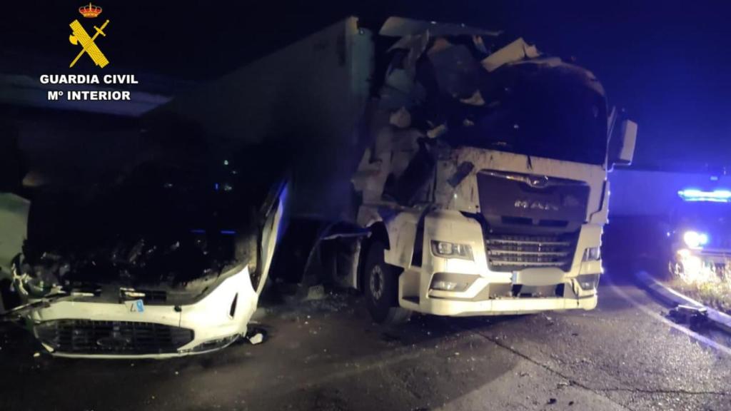 Así ha quedado los vehículos tras ocurrir el accidente en la A-23 en Villanueva de Gállego