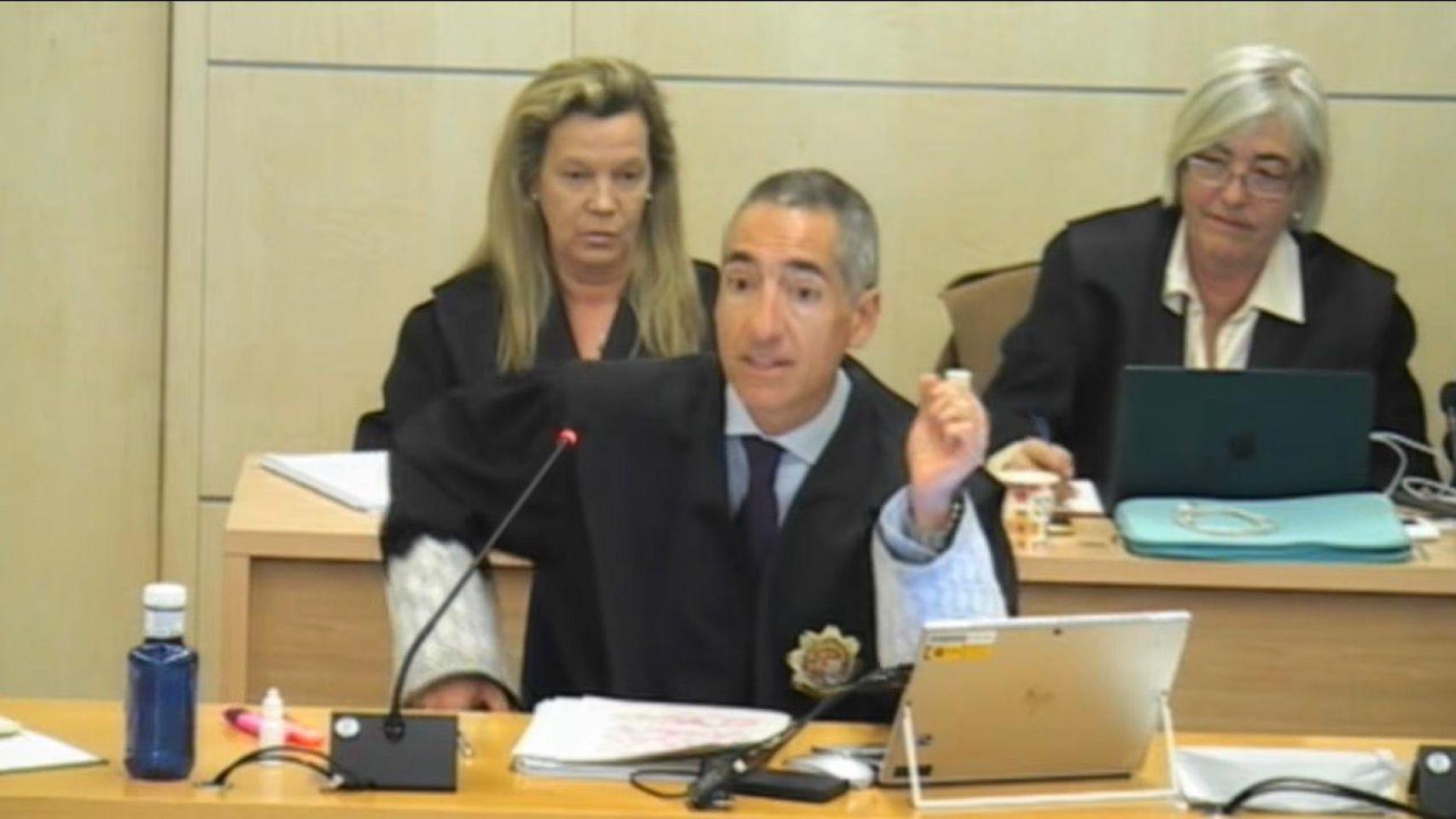 El fiscal se opone a la petición del PSOE de suspender el juicio sobre el espionaje a Bárcenas e investigar de nuevo a Cospedal