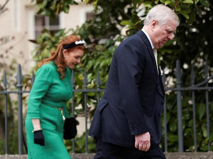 Sarah Ferguson y el ex príncipe Andrés.