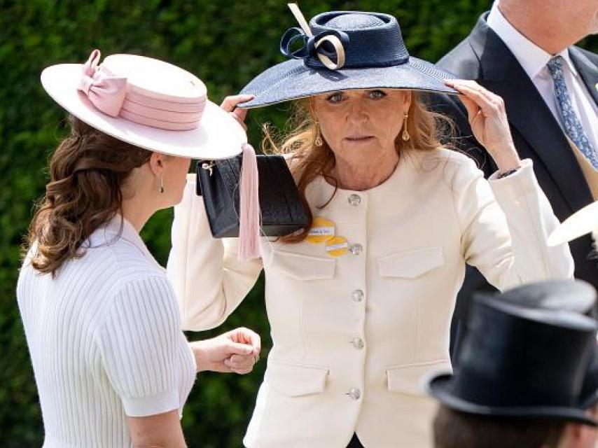 Sarah Fergsuon con su hija Beatriz de York.