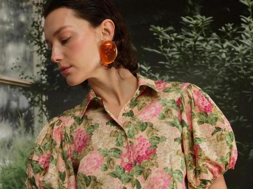 Camisa con estampado floral de la colección de primavera-verano 2026 de la firma.