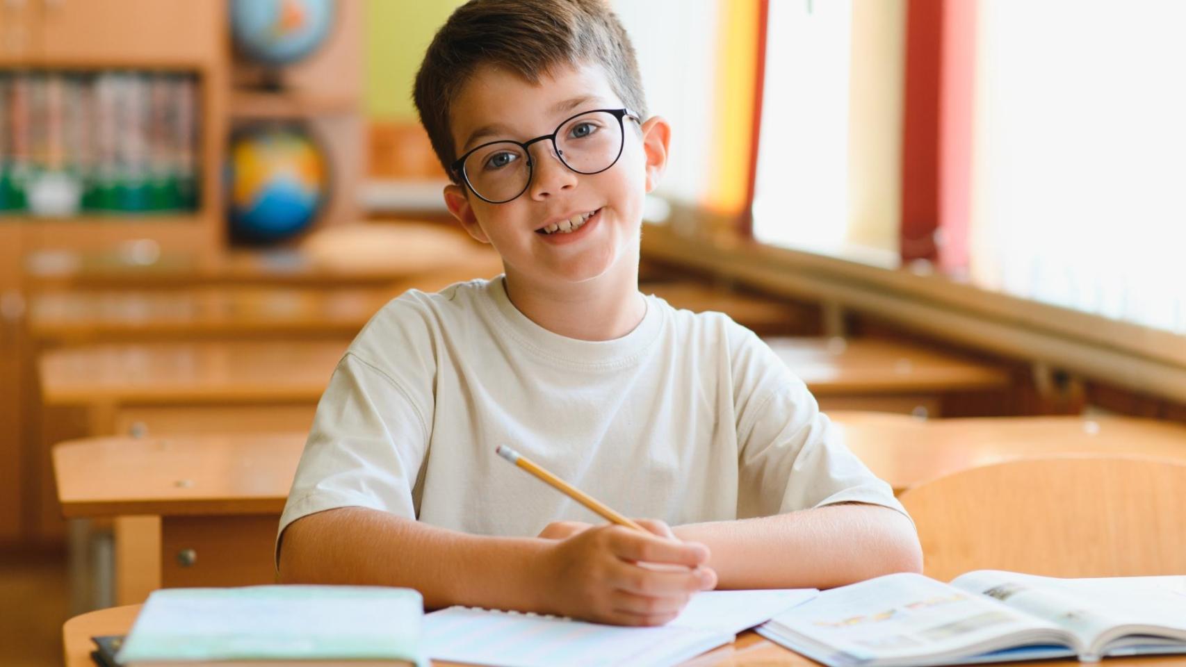 Un niño en el colegio