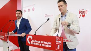 El secretario general del PSOE de Zamora, Antidio Fagúndez, y el secretario de Organización del PSOE de Castilla y León, Daniel de la Rosa, durante su intervención de este martes en Zamora