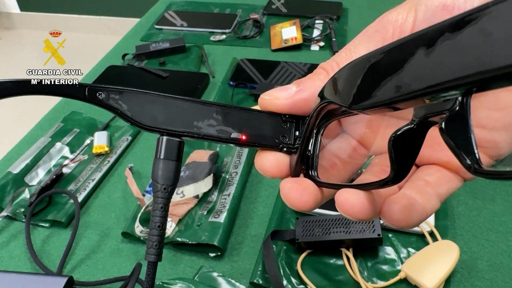 Imagen de una de las gafas digitales usadas para el examen de conducir.