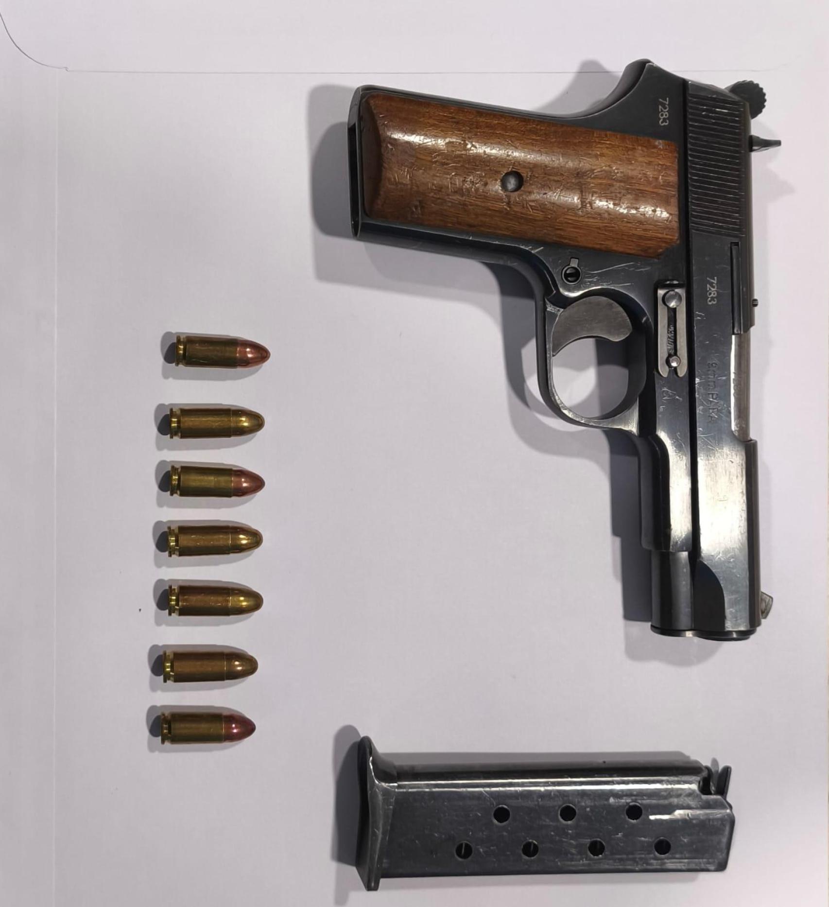 Arma de fuego intervenida.