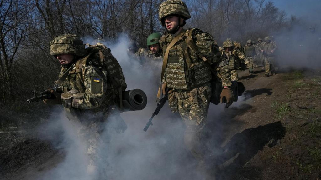 Ukrainian fighters during their initiation training.