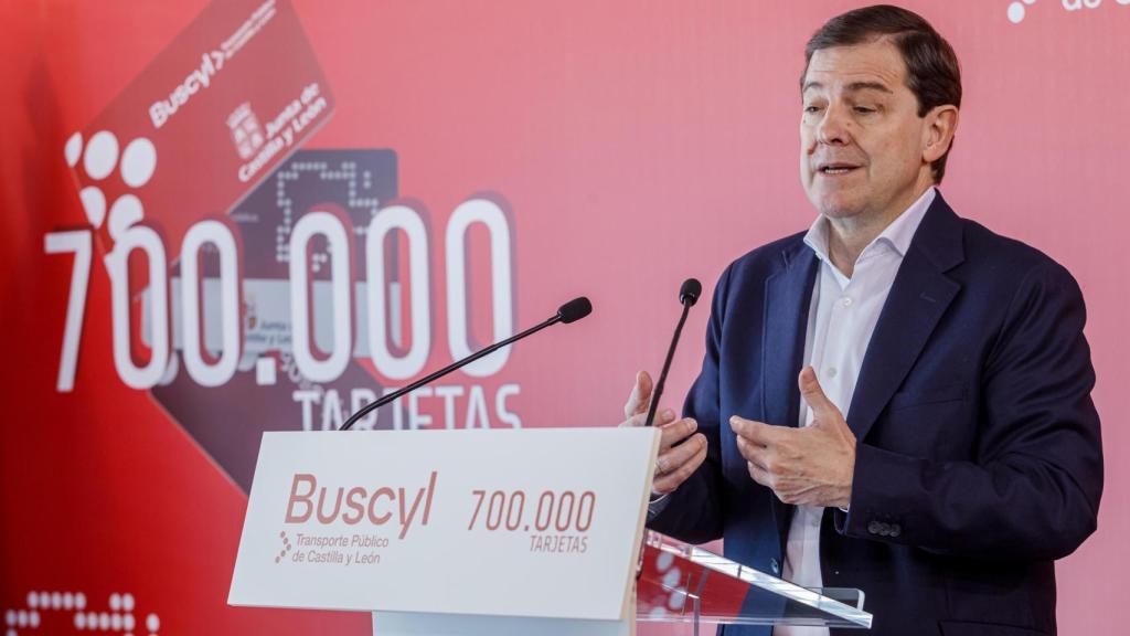 El presidente de la Junta de Castilla y León, Alfonso Fernández Mañueco, participa en el acto conmemorativo del modelo del transporte de viajeros 'Buscyl'