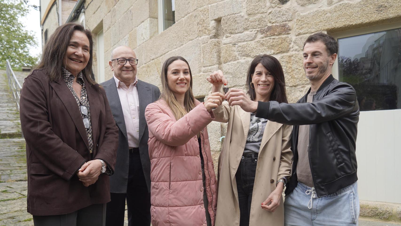 La Xunta entrega una nueva vivienda de protección rehabilitada por el Consorcio Casco Vello de Vigo