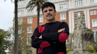 El artista asturiano Rodrigo Cuevas en A Coruña.