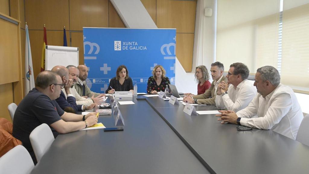 Reunión de la Xunta, los ayuntamientos de A Coruña y Culleredo y las asociaciones del taxi.