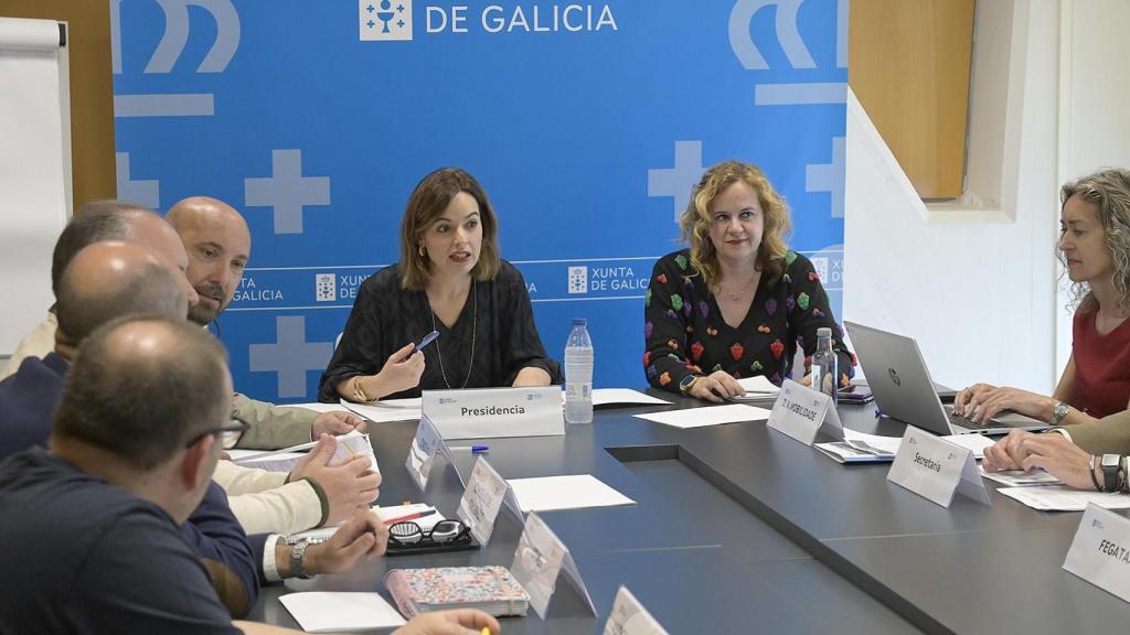 Un momento de la reunión con la directora xeral de Mobilidade, Judit Fontela.