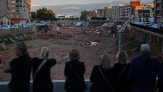 Vecinos de localidades afectadas por la dana homenajean a las víctimas en Paiporta en el primer aniversario. Jorge Gil / EP