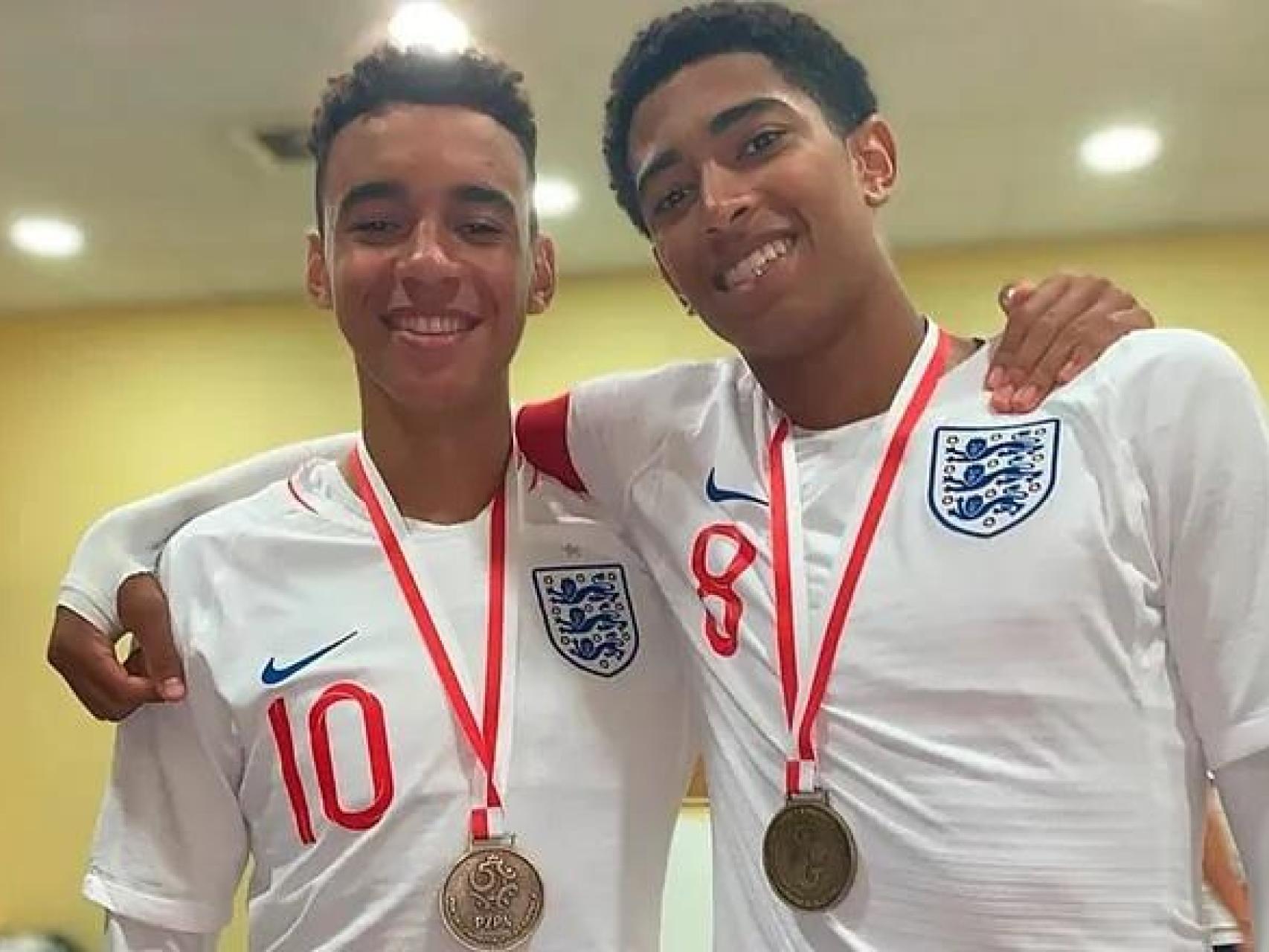 Jude Bellingham y Musiala, en las categorías inferiores de Inglaterra.