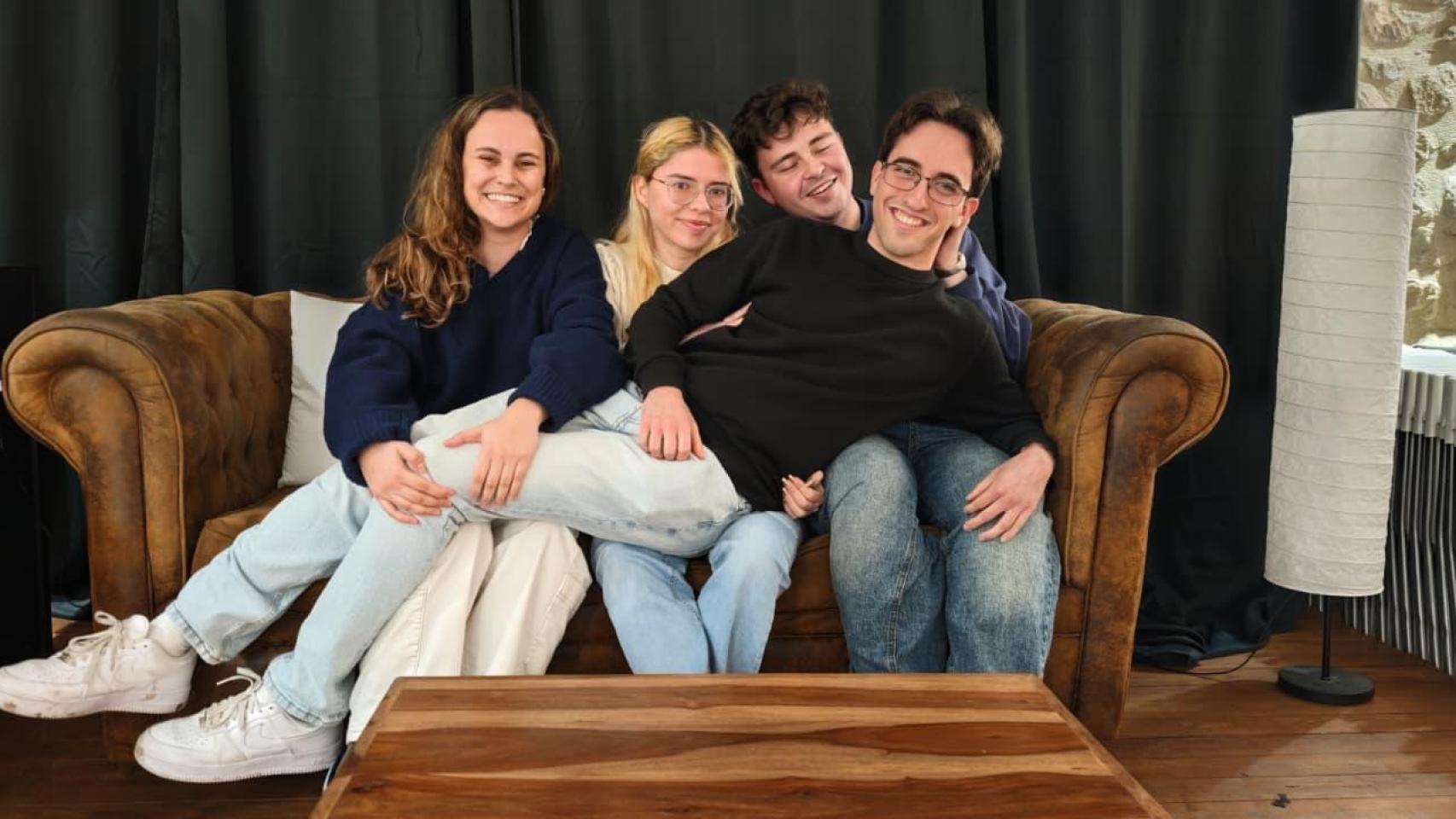 Blanca, Sisi, Liam y Juan, forman parte de la obra premiada.