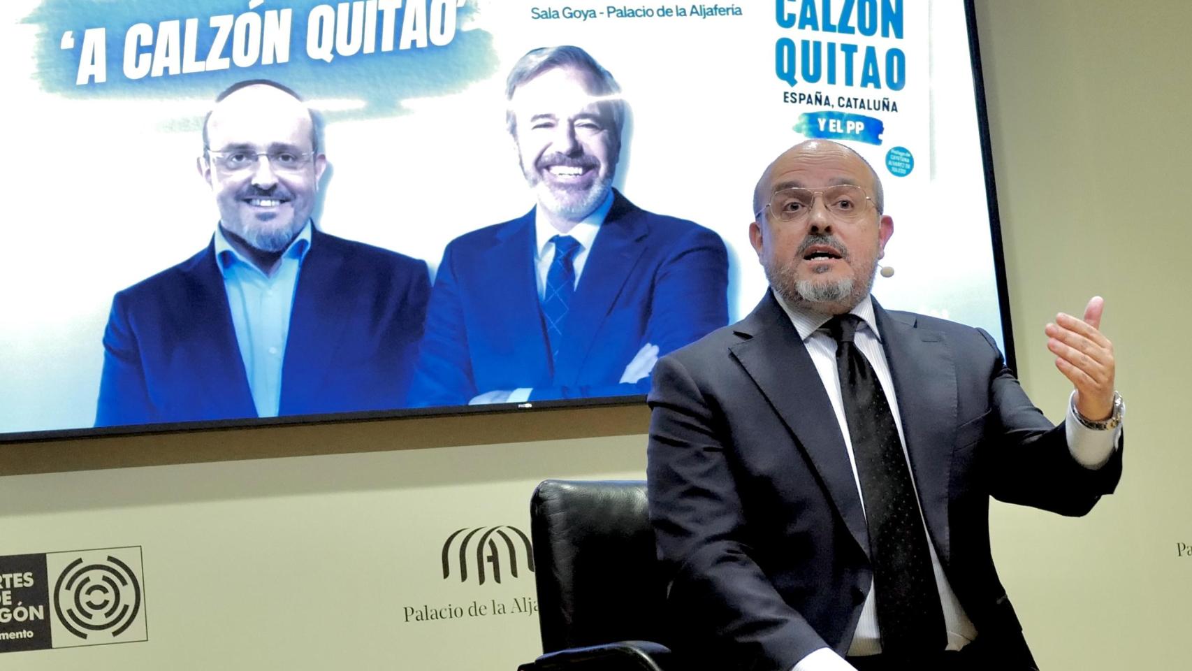Alejandro Fernández, durante la presentación de su libro en el palacio de la Aljafería de Zaragoza.
