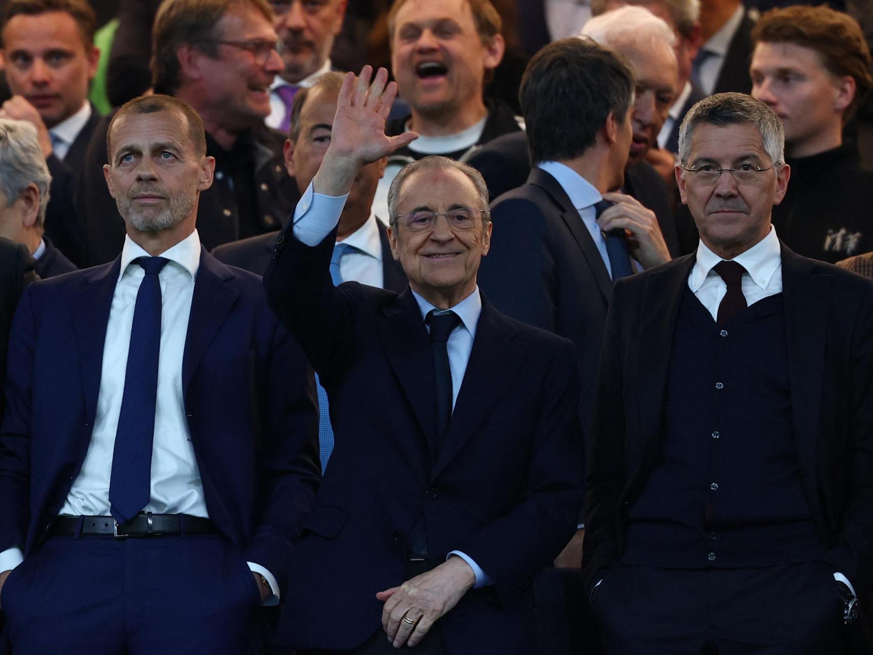 Florentino Pérez, junto a Aleksander Ceferin, juntos en el palco del Santiago Bernabéu