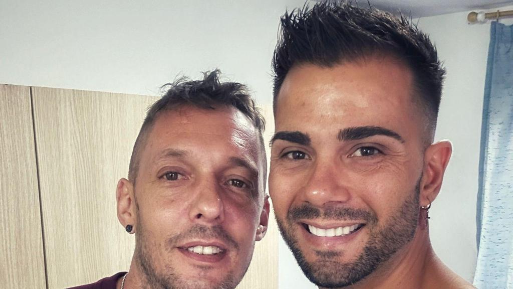 Sergio con su amigo.