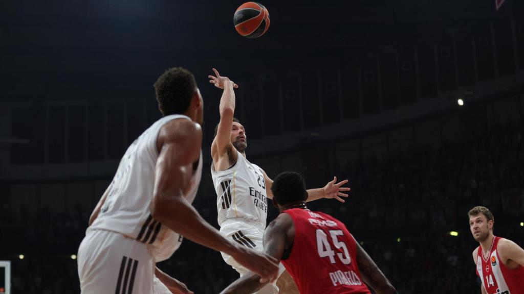 Llull entra a canasta.