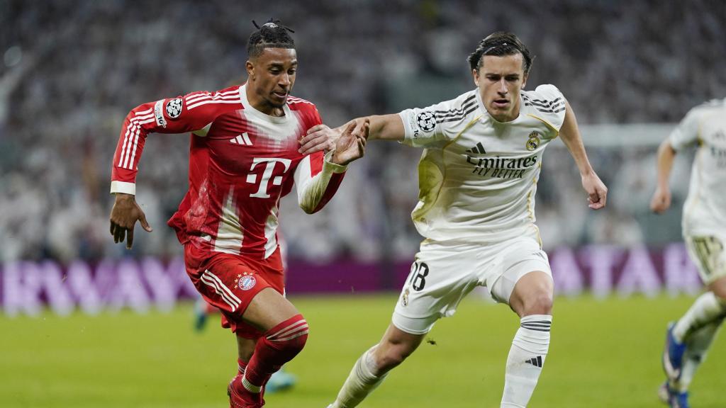 Duelo entre Olise y Carreras durante el Real Madrid - Bayern